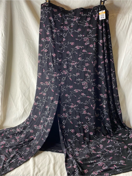 Briggs New York Dresses & Skirts - Briggs New York Black Maxi Skirt with Pink Floral Print